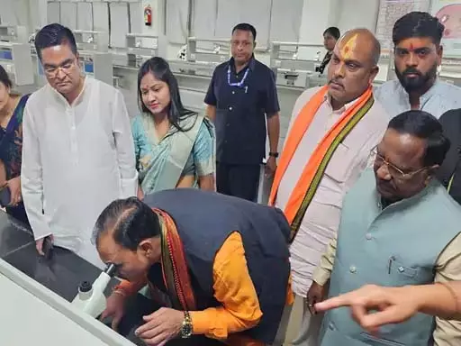 दुर्ग जिला हॉस्पिटल और मेडिकल कॉलेज के प्रबंधक पर भड़के मंत्री श्याम बिहारी जायसवाल दुर्ग जिला हॉस्पिटल और मेडिकल कॉलेज के प्रबंधक पर भड़के मंत्री श्याम बिहारी जायसवाल