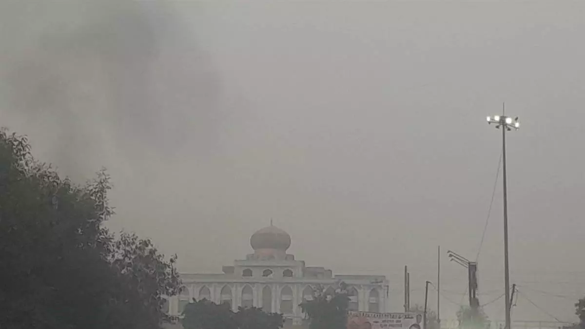 Sahibabad: लोनी जिले में सबसे ज्यादा दूषित हवा, 402 दर्ज Sahibabad: लोनी जिले में सबसे ज्यादा दूषित हवा, 402 दर्ज