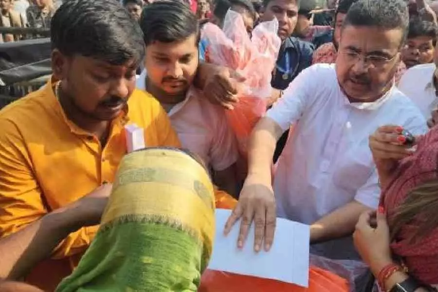 हिंदू वोटरों पर शिकंजा कसने की कोशिश, सुवेंदु ने BDO के नोटिस के खिलाफ प्रदर्शन का किया ऐलान हिंदू वोटरों पर शिकंजा कसने की कोशिश, सुवेंदु ने BDO के नोटिस के खिलाफ प्रदर्शन का किया ऐलान