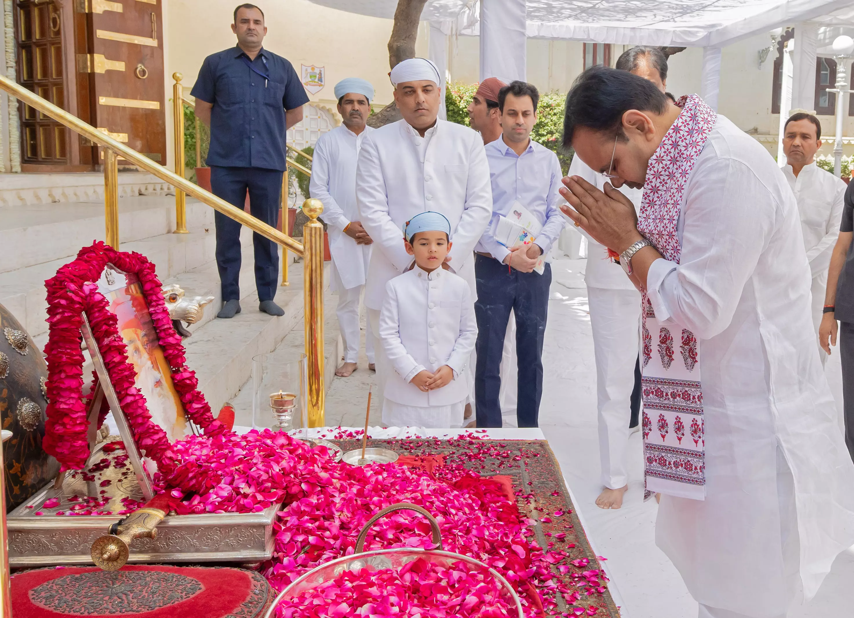 Jaipur: मुख्यमंत्री शर्मा ने स्व. अरविंद सिंह मेवाड़ को अर्पित किए श्रद्धासुमन Jaipur: मुख्यमंत्री शर्मा ने स्व. अरविंद सिंह मेवाड़ को अर्पित किए श्रद्धासुमन