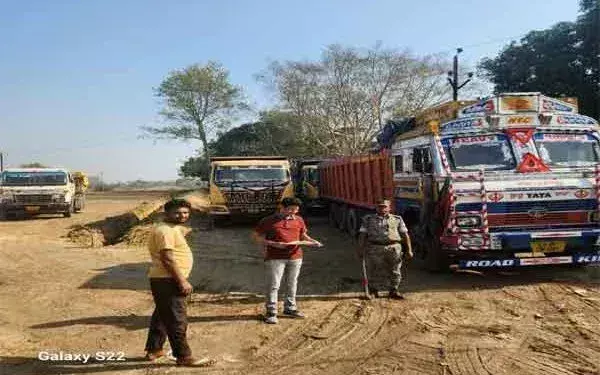 Palamu: अवैध परिवहन के खिलाफ चेकिंग अभियान, पांच वाहन जब्त; एक का कटा चालान Palamu: अवैध परिवहन के खिलाफ चेकिंग अभियान, पांच वाहन जब्त; एक का कटा चालान
