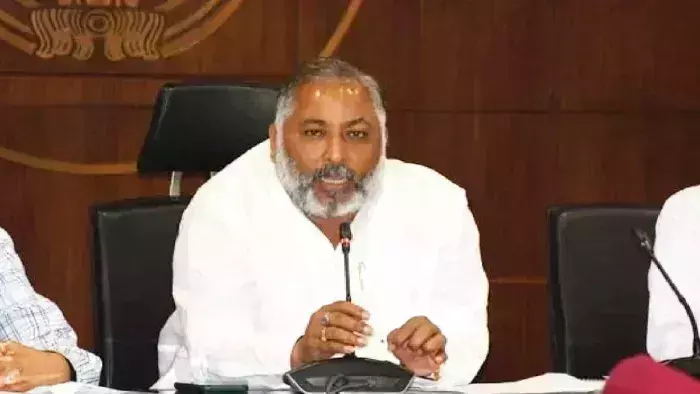 Ballia: परिवहन मंत्री दयाशंकर सिंह ने मीडियाकर्मियों और अधिवक्ताओं को बड़ी सौगात दी Ballia: परिवहन मंत्री दयाशंकर सिंह ने मीडियाकर्मियों और अधिवक्ताओं को बड़ी सौगात दी