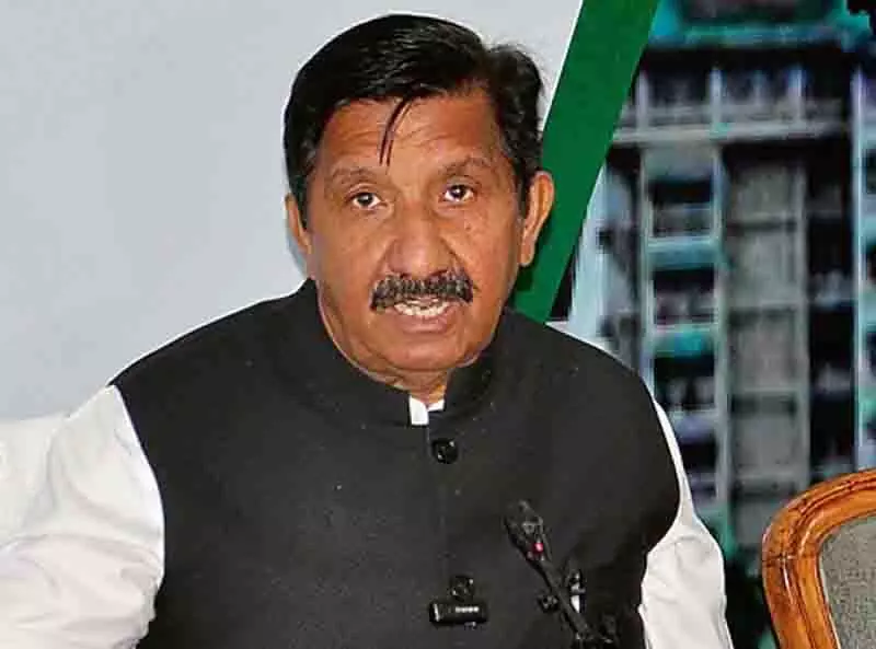Shimla हवाई अड्डे पर विमान रनवे से आगे निकल गया, उपमुख्यमंत्री की जान बाल-बाल बची Shimla हवाई अड्डे पर विमान रनवे से आगे निकल गया, उपमुख्यमंत्री की जान बाल-बाल बची