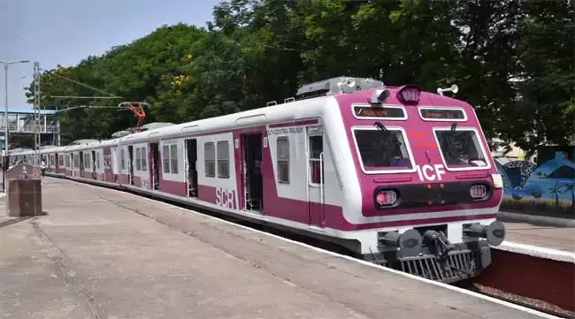 Telangana: एमएमटीएस में युवती से बलात्कार का प्रयास संदिग्ध हिरासत में Telangana: एमएमटीएस में युवती से बलात्कार का प्रयास संदिग्ध हिरासत में