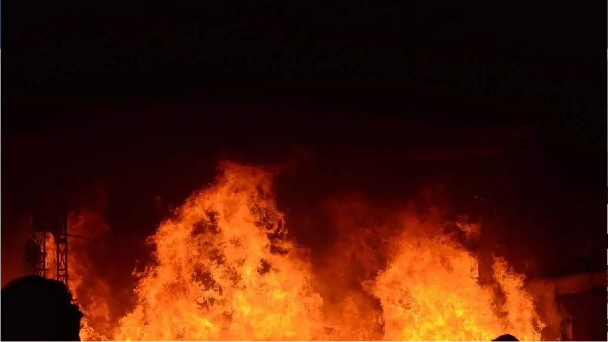 हरियाणा के सोनीपत स्थित फैक्ट्री में भीषण आग हरियाणा के सोनीपत स्थित फैक्ट्री में भीषण आग