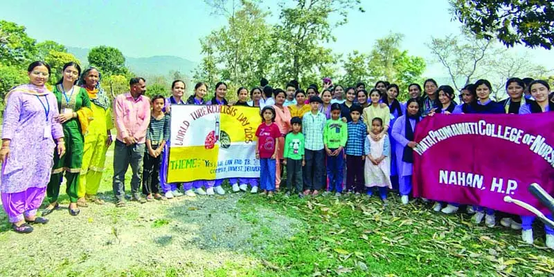 दो हफ्तों से ज्यादा खांसी, वजन घटना बुखार और पसीना आना टीबी के लक्षण दो हफ्तों से ज्यादा खांसी, वजन घटना बुखार और पसीना आना टीबी के लक्षण