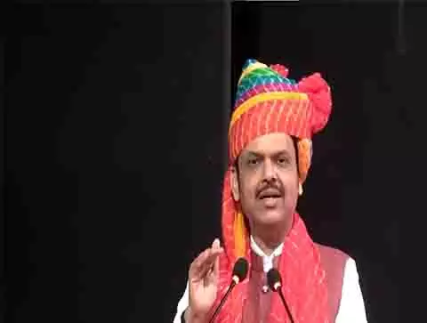 CM देवेंद्र फडणवीस ने शिवसेना के साथ 2014 के राज्य चुनाव गठबंधन चर्चाओं को किया याद CM देवेंद्र फडणवीस ने शिवसेना के साथ 2014 के राज्य चुनाव गठबंधन चर्चाओं को किया याद
