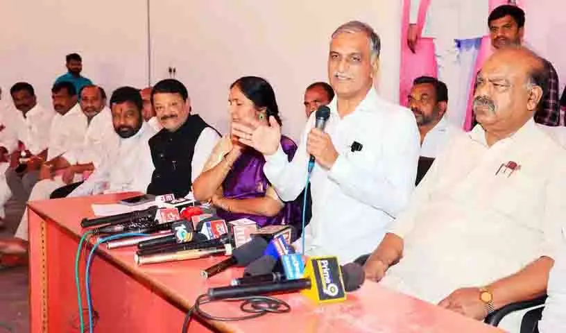 सरकार के पास फंड नहीं है तो वह बड़े ठेकेदारों के बिल कैसे चुका रही सरकार के पास फंड नहीं है तो वह बड़े ठेकेदारों के बिल कैसे चुका रही