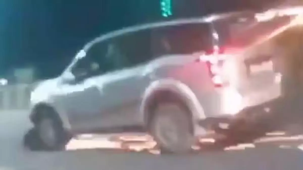 तेज रफ्तार SUV ने भाई-बहन को कुचला, कई किलोमीटर तक घसीटी स्कूटी तेज रफ्तार SUV ने भाई-बहन को कुचला, कई किलोमीटर तक घसीटी स्कूटी