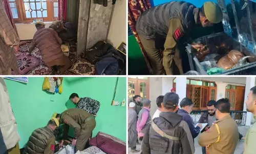 मध्य कश्मीर के बडगाम में पुलिस ने आतंकी मामलों में छापेमारी की