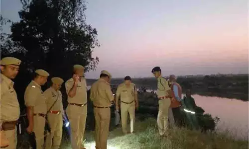 Up News:  गर्रा नदी में नहाते समय तीन बच्चे डूबे, सर्च ऑपरेशन जारी