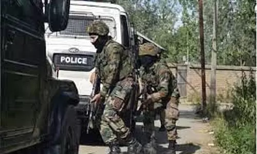Jammu-Kashmir: जोरदार धमाके में एक मेजर समेत 2 जवान घायल Jammu-Kashmir: जोरदार धमाके में एक मेजर समेत 2 जवान घायल