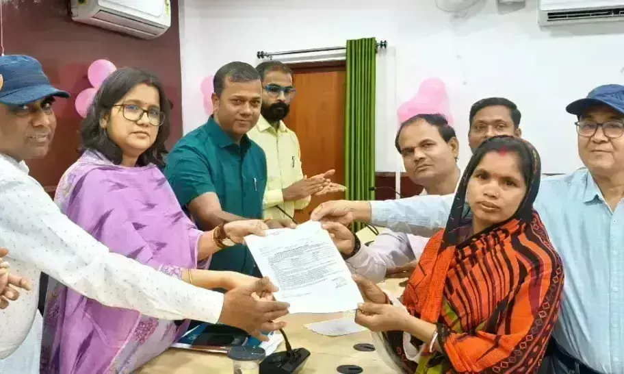 Forbesganj: अररिया जिले के 2051 परिवारों को प्रथम किश्त की सहायता राशि का हस्तांतरण किया गया
