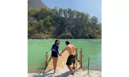 वरुण धवन, Pooja Hegde ने है जवानी तो इश्क होना है की ऋषिकेश में शूटिंग पूरी होने की घोषणा की वरुण धवन, Pooja Hegde ने है जवानी तो इश्क होना है की ऋषिकेश में शूटिंग पूरी होने की घोषणा की