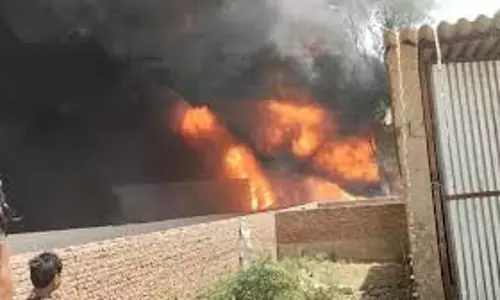 Up News: जल जीवन मिशन के पाइप में लगी आग, लाखों का सामान जला Up News: जल जीवन मिशन के पाइप में लगी आग, लाखों का सामान जला
