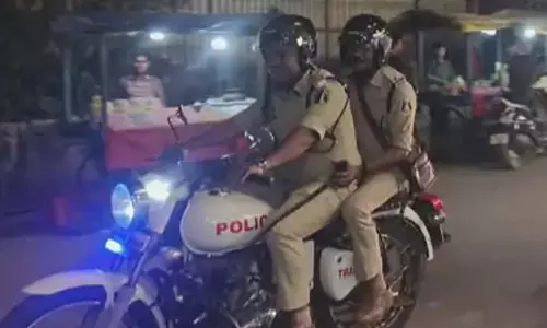 बुलेट बाइक से पेट्रोलिंग कर रहे पुलिस जवान, ये एसपी की नई पहल