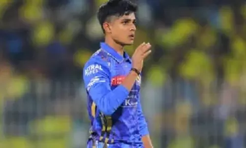 ऑटोरिक्शा चालक के बेटे Vignesh Puthur ने मुंबई इंडियंस के साथ अपना भविष्य तय किया ऑटोरिक्शा चालक के बेटे Vignesh Puthur ने मुंबई इंडियंस के साथ अपना भविष्य तय किया