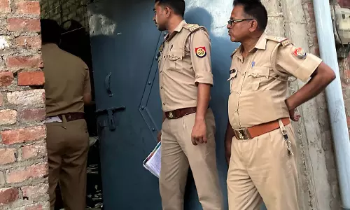 Kanpur : स्टेटस डालकर छात्र ने की आत्महत्या, कमरे में मिला चौंकाने वाला सुराग Kanpur : स्टेटस डालकर छात्र ने की आत्महत्या, कमरे में मिला चौंकाने वाला सुराग