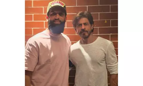 IPL 2025: इंग्लैंड के क्रिकेटर मोईन अली ने शाहरुख खान के साथ एक प्यारी तस्वीर शेयर की IPL 2025: इंग्लैंड के क्रिकेटर मोईन अली ने शाहरुख खान के साथ एक प्यारी तस्वीर शेयर की