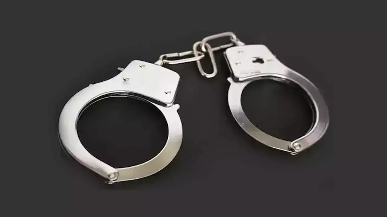 Telangana: नाइजीरियाई ड्रग तस्कर गिरफ्तार, 7 ग्राम कोकीन जब्त Telangana: नाइजीरियाई ड्रग तस्कर गिरफ्तार, 7 ग्राम कोकीन जब्त