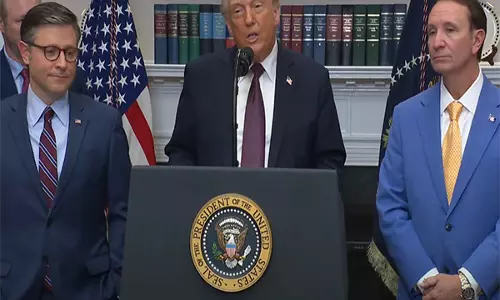 Trump ने हुंडई के 5.8 बिलियन अमेरिकी डॉलर के अमेरिकी स्टील निवेश की घोषणा की Trump ने हुंडई के 5.8 बिलियन अमेरिकी डॉलर के अमेरिकी स्टील निवेश की घोषणा की
