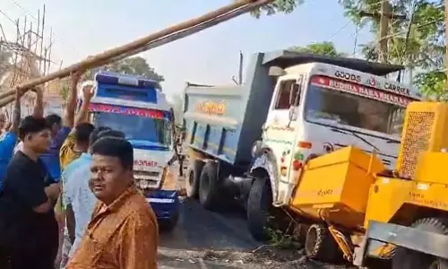 Odisha: ढेंकनाल में सड़क निर्माण के दौरान ट्रक की चपेट में आने से तीन लोगों की मौत