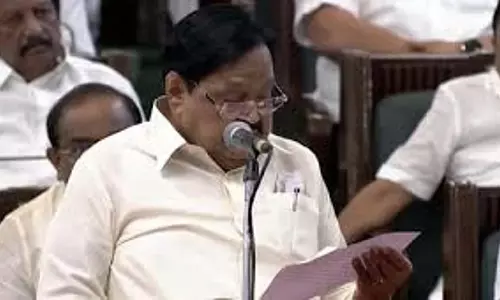 अगर आप किसान हैं तो हम कौन हैं?: मंत्री के भाषण से हंसी की बौछार अगर आप किसान हैं तो हम कौन हैं?: मंत्री के भाषण से हंसी की बौछार