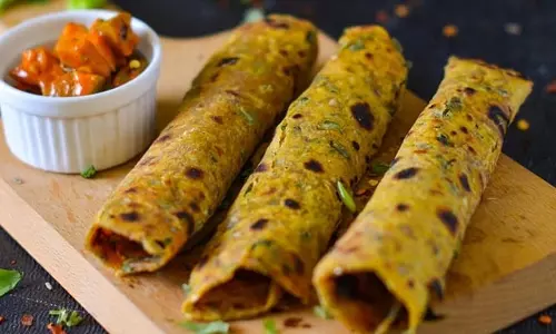 Bitter gourd thepla: जो भी खाएगा यह डिश मान लो उस पर इसका जादू चला, तो फिर जल्द आजमाएं Bitter gourd thepla: जो भी खाएगा यह डिश मान लो उस पर इसका जादू चला, तो फिर जल्द आजमाएं