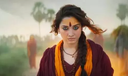 Tamanna Bhatia ने साध्वियों से की मुलाकात