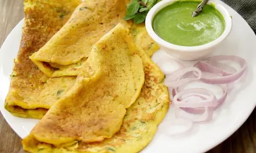 Chana dal cheela: नाश्ते में इसे खाने से दिनभर अच्छा रहेगा मूड, पौष्टिक है ये डिश Chana dal cheela: नाश्ते में इसे खाने से दिनभर अच्छा रहेगा मूड, पौष्टिक है ये डिश