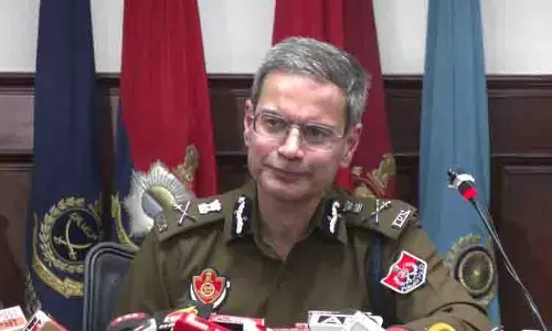 इसे सेना बनाम पुलिस का मुद्दा न बनाएं: DGP इसे सेना बनाम पुलिस का मुद्दा न बनाएं: DGP