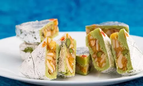 Saffron Cashew Pistachio Barfi:  पार्टियों या खुशी के मौकों के लिए एक बेहतरीन विकल्प