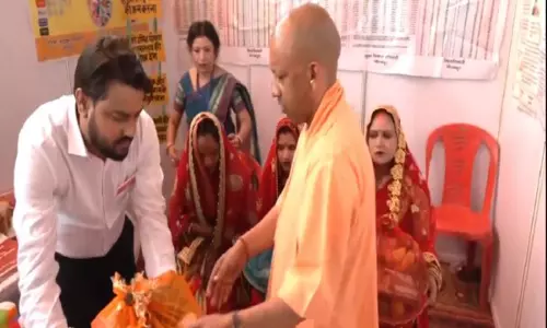 CM Yogi ने UP सरकार की जन कल्याणकारी योजनाओं पर आधारित प्रदर्शनी का उद्घाटन किया CM Yogi ने UP सरकार की जन कल्याणकारी योजनाओं पर आधारित प्रदर्शनी का उद्घाटन किया