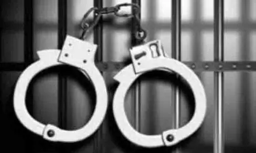 Erode के हिस्ट्रीशीटर हत्याकांड के एक और संदिग्ध ने अदालत में आत्मसमर्पण किया Erode के हिस्ट्रीशीटर हत्याकांड के एक और संदिग्ध ने अदालत में आत्मसमर्पण किया