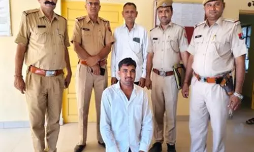 Barmer: पुलिस ने लक्ष्मण देवासी मर्डर केस में वांटेड आरोपी को दबोचा Barmer: पुलिस ने लक्ष्मण देवासी मर्डर केस में वांटेड आरोपी को दबोचा