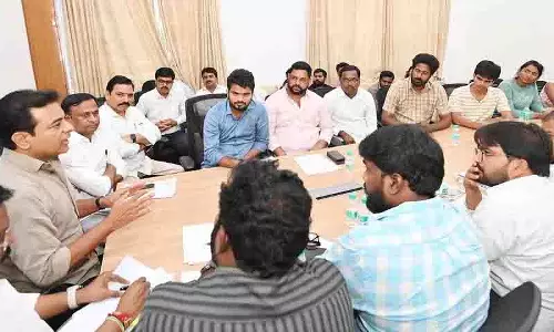 KT Rama Rao ने यूओएच की भूमि की प्रस्तावित बिक्री का विरोध कर रहे छात्रों को समर्थन दिया KT Rama Rao ने यूओएच की भूमि की प्रस्तावित बिक्री का विरोध कर रहे छात्रों को समर्थन दिया