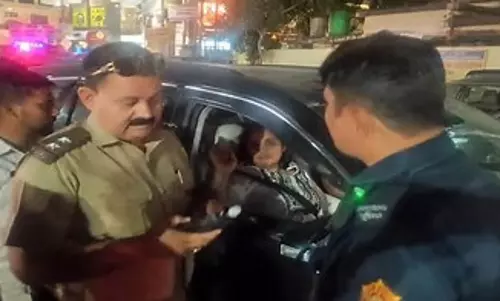 Loni: विधायक ने पुलिस के अधिकारी पर जातीय उन्माद फैलाकर माहौल खराब करने का आरोप लगाया