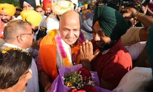 पंजाब पहुंचे आप के सिसोदिया, CM Mann से की मुलाकात, नशा मुक्त राज्य का वादा
