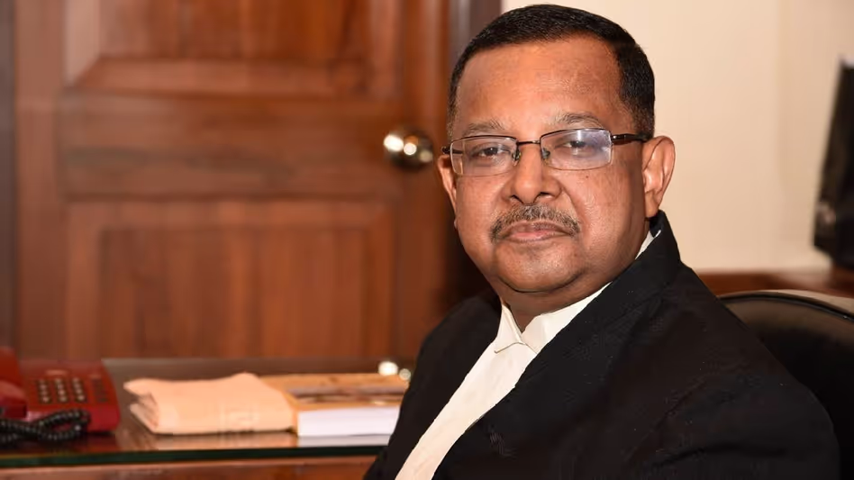 Assam :  घरों पर बुलडोजर चलाना संविधान पर बुलडोजर चलाने जैसा है न्यायमूर्ति उज्जल भुयान