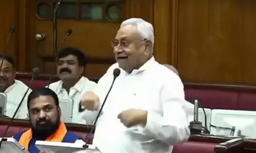 Nitish Kumar ने आरजेडी के हरे रंग की टी-शर्ट पहनकर विरोध प्रदर्शन की निंदा की Nitish Kumar ने आरजेडी के हरे रंग की टी-शर्ट पहनकर विरोध प्रदर्शन की निंदा की