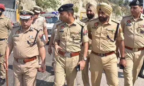 ADGP ने होशियारपुर में ‘ड्रग्स के खिलाफ युद्ध’ अभियान की प्रगति की समीक्षा की