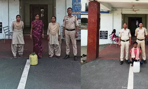 पुलिस की कार्रवाई जारी, दो आरोपियों से 17 लीटर महुआ शराब जब्त