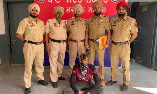 Jalandhar: नाके पर अवैध पिस्तौल के साथ व्यक्ति पकड़ा गया Jalandhar: नाके पर अवैध पिस्तौल के साथ व्यक्ति पकड़ा गया