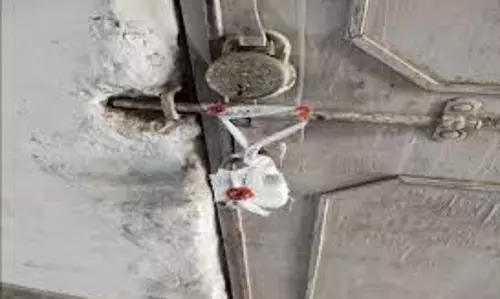 Morna: स्वास्थ्य विभाग ने ग्राम प्रधान के अवैध क्लीनिक को सील किया Morna: स्वास्थ्य विभाग ने ग्राम प्रधान के अवैध क्लीनिक को सील किया