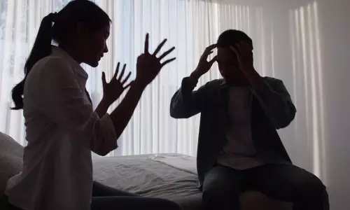 Meerut: सौरभ हत्याकांड के बाद से पतियों में दहशत का माहौल Meerut: सौरभ हत्याकांड के बाद से पतियों में दहशत का माहौल