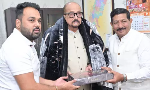 राज्यपाल डेका से शदाणी दरबार के प्रवक्ता साहित्य ने की भेंट