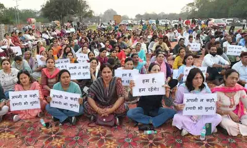 Chandigarh: कर्मचारियों ने प्रतिनियुक्ति अवधि की सीमा तय करने के प्रस्ताव का विरोध किया Chandigarh: कर्मचारियों ने प्रतिनियुक्ति अवधि की सीमा तय करने के प्रस्ताव का विरोध किया