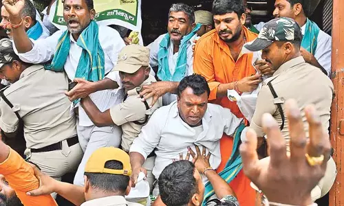 Telangana : किसानों ने विधानसभा घेरने का प्रयास किया