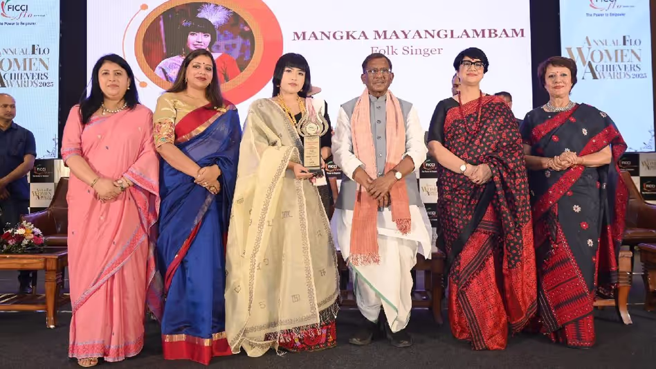 Manipuri लोक कलाकार मंगका को प्रतिष्ठित महिला अचीवर पुरस्कार 2025 से सम्मानित किया