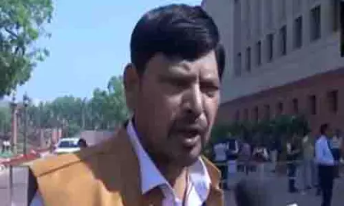कुणाल कामरा ने कानून के खिलाफ बोला, एक नेता का अपमान करने की कोशिश की: Ramdas Athawale कुणाल कामरा ने कानून के खिलाफ बोला, एक नेता का अपमान करने की कोशिश की: Ramdas Athawale